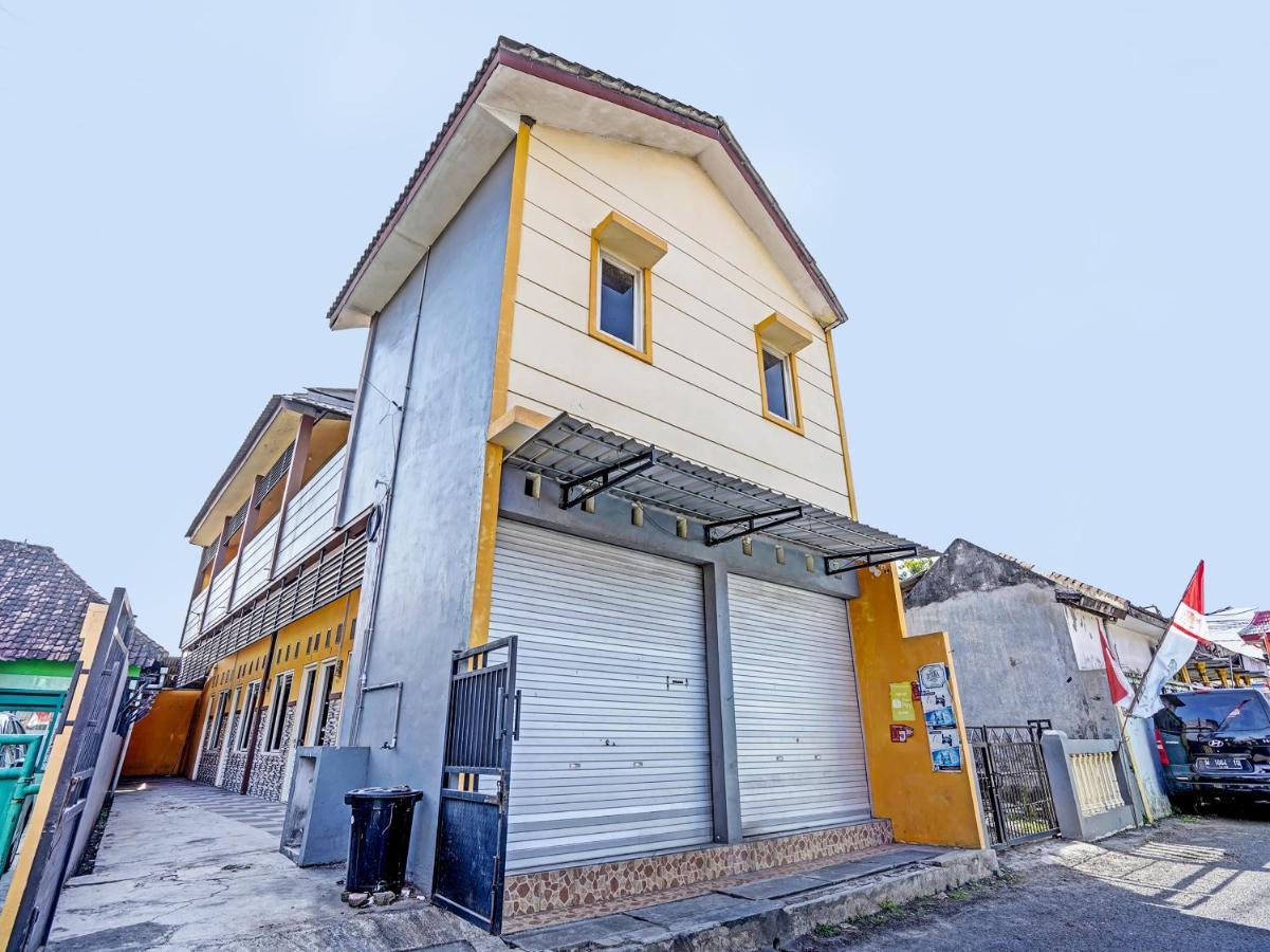 Spot On 91595 Sruni Syariah Hotel Gedangan Екстериор снимка