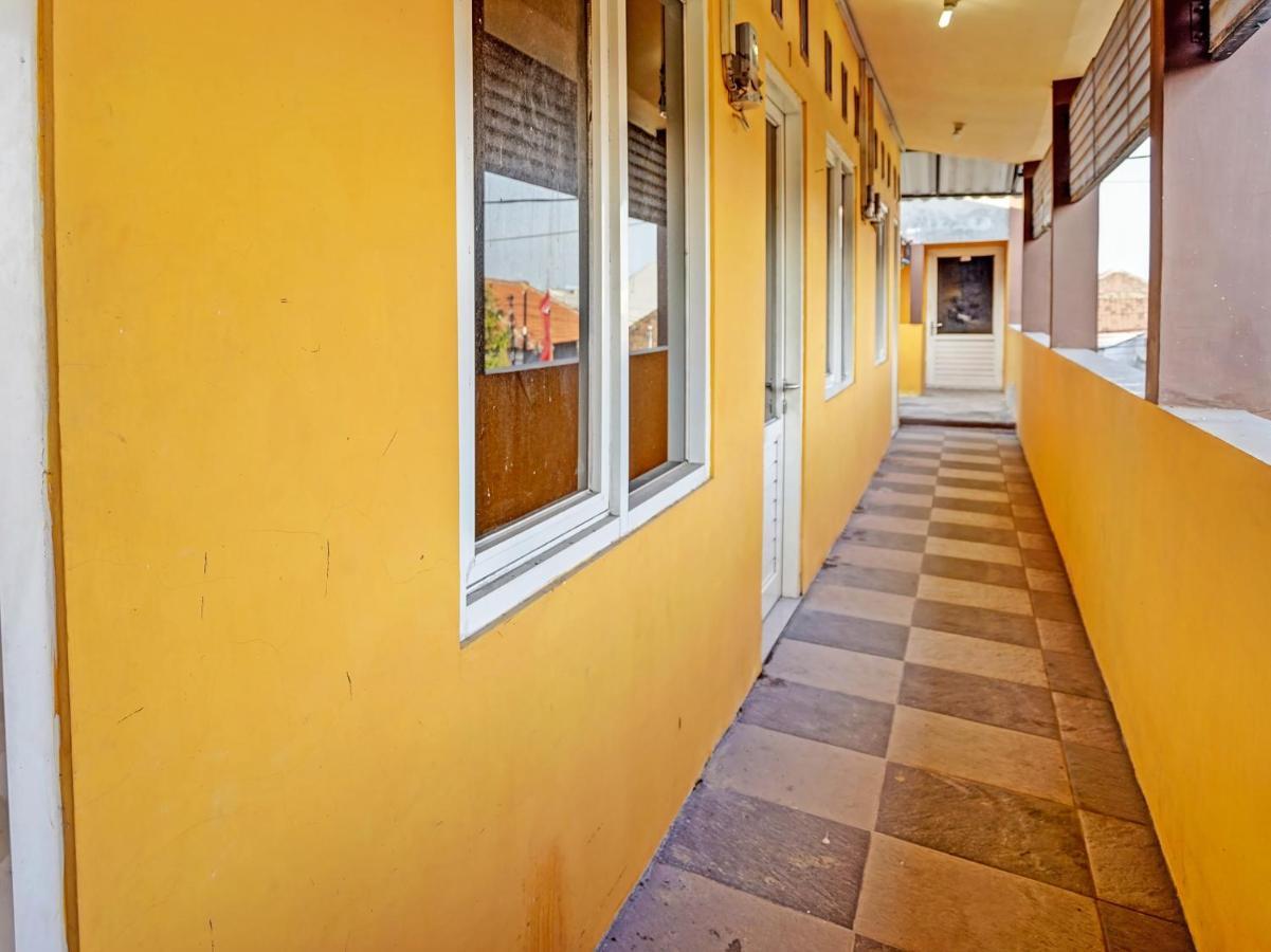 Spot On 91595 Sruni Syariah Hotel Gedangan Екстериор снимка