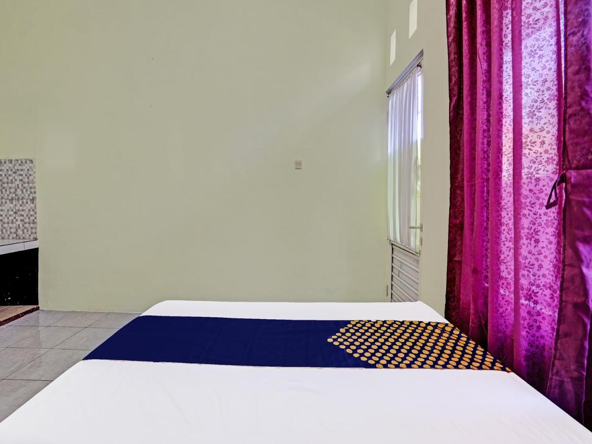Spot On 91595 Sruni Syariah Hotel Gedangan Екстериор снимка